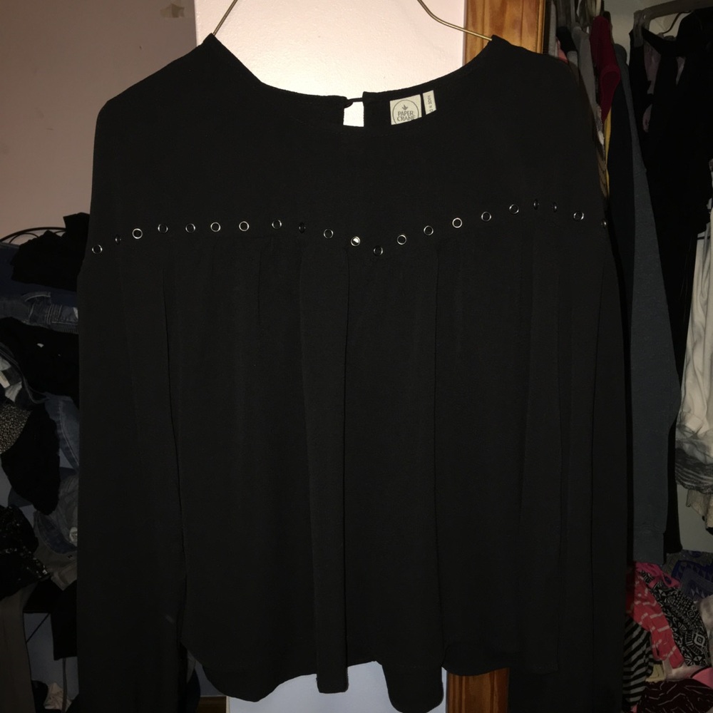 Cute dressy top - Picture 2 of 4